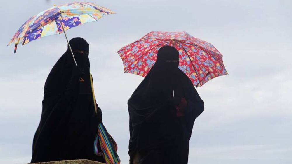 Holandia jest kolejnym państwem w Europie, które ograniczyło prawo kobiet do publicznego noszenia zasłony na twarzy