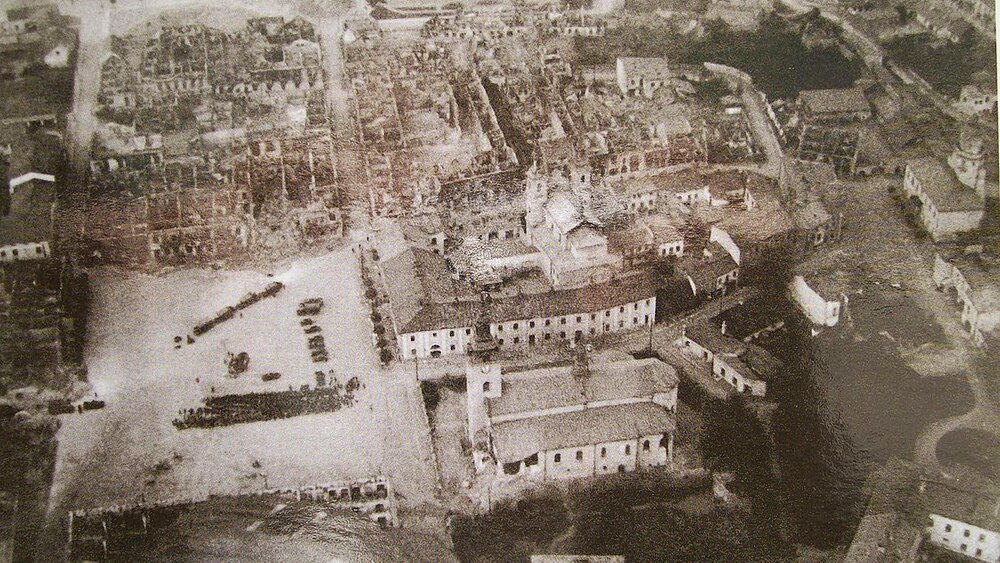 Zniszczenia w Wieluniu po nalocie niemieckim w 1939 r.