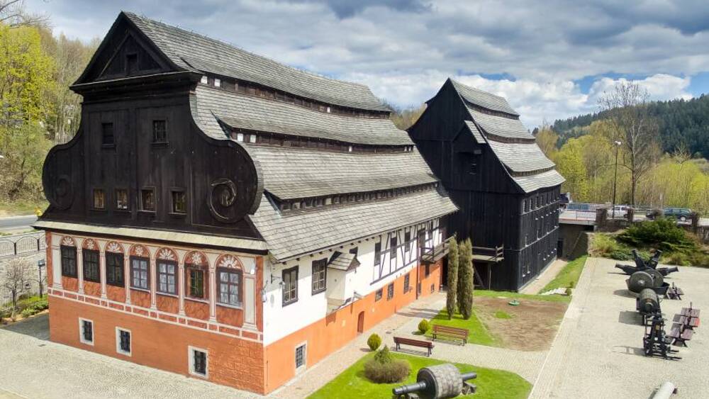 Młyn położony w uzdrowiskowym mieście Duszniki-Zdrój powstał przed 1562 r.