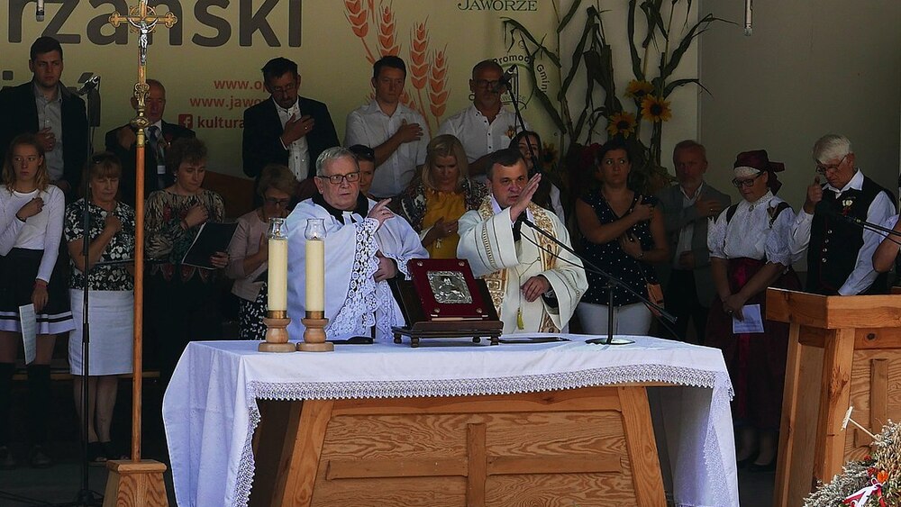 Nabożeństwo ekumeniczne celebrowane przez przedstawicieli Kościołów rzymsko-katolickiego i ewangelickiego w Jaworzu na Śląsku Cieszyńskim z okazji dożynek w 2018 roku.