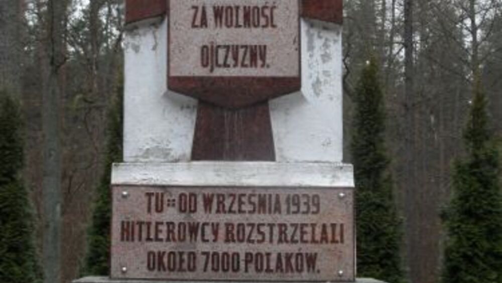 Pomnik upamiętniający pomordowanych przez Niemców w Lesie Szpęgawskim