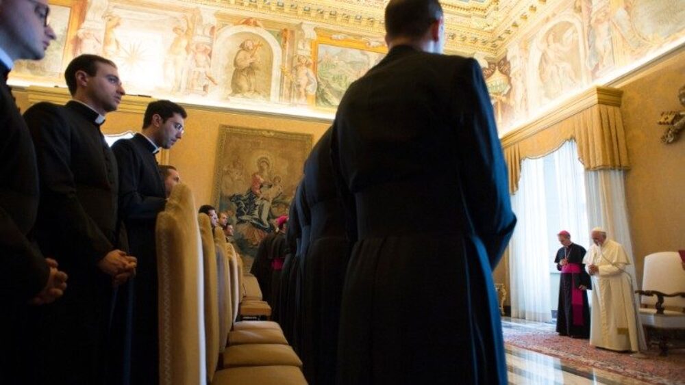 Papież wysyła przyszłych watykańskich dyplomatów na misje  