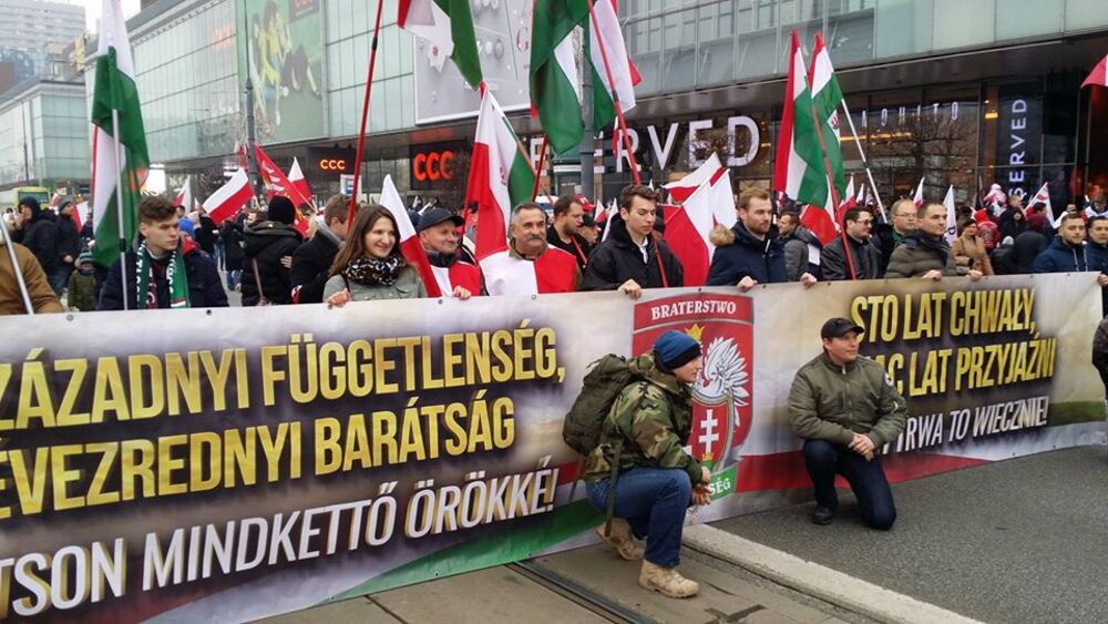 Marsz Niepodległości 2018 transparent uczestników z Węgier
