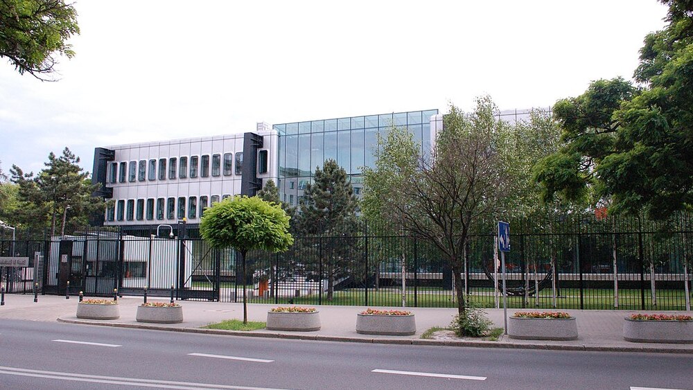 Siedziba ambasady przy ul. Pięknej w Warszawie