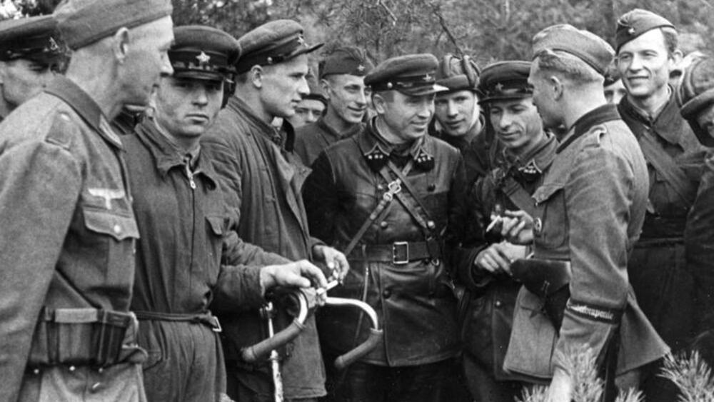 Spotkanie żołnierzy Wehrmachtu i Armii Czerwonej 20 września 1939 roku, na wschód od Brześcia