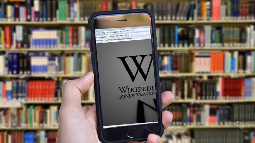 Wikipedia to popularna encyklopedia internetowa