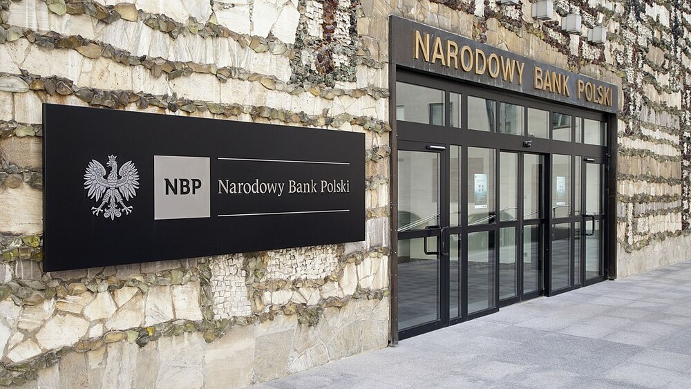 Główne wejście do centrali NBP w Warszawie
