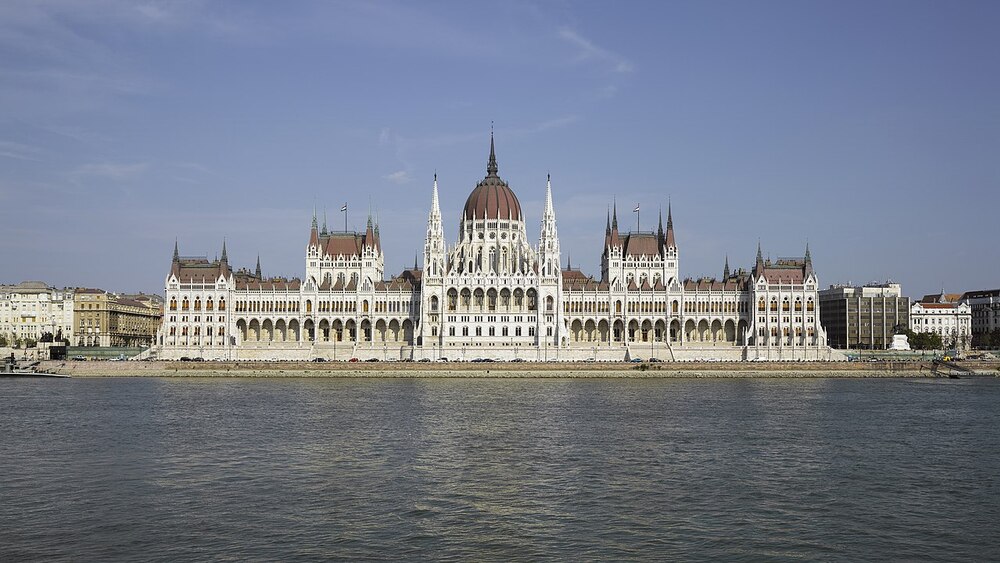 Parlament od strony Dunaju
