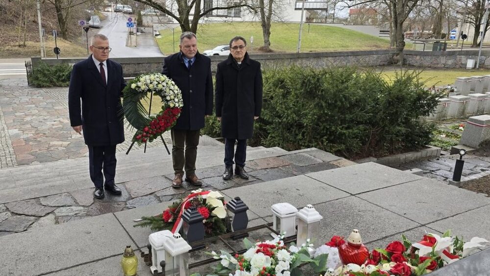 Prezes ZChR dr Bogusław Rogalski, poseł prof. Andrzej Zapałowski, ks. Ryszard Halwa