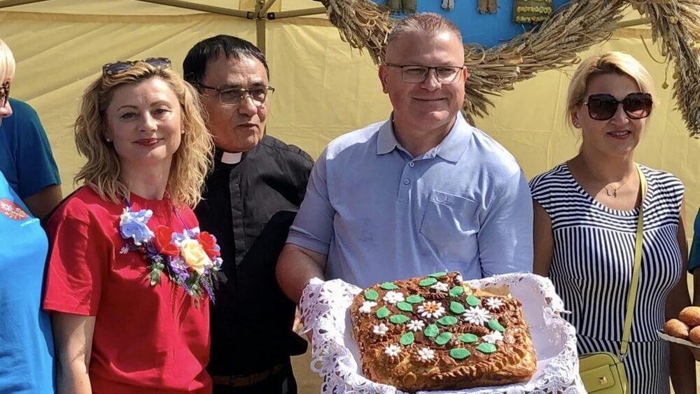 Pierwsza od lewej poseł na Sejm RL Rita Tamašunienė, ks. Ryszard Halwa, prezes ZChR dr Bogusław Rogalski/FB