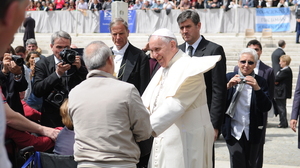 Czego życzy rzecznik Watykanu papieżowi Franciszkowi?