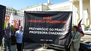 Rośnie poparcie warszawiaków dla profesora Chazana