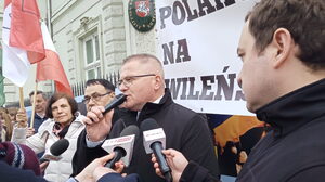  Warszawa: Wiec w obronie polskich szkół na Wileńszczyźnie