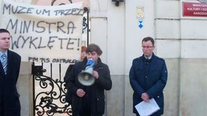 Demonstracja PiS w obronie Muzeum Żołnierzy Wyklętych w Ostrołęce. ZDJĘCIA!