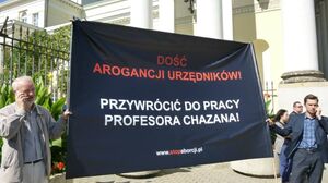 Warszawiacy nadal solidarni z prof. Chazanem! Relacja z pikiety zablokowana w TVP!