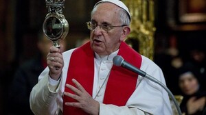 Cud! Na oczach papieża zastygła krew rozpuściła się. Jak to skomentował Franciszek?