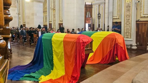 Arcybiskup uprawiedliwia flagi LGBT na trumnach w meksykańskiej katedrze
