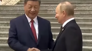 Putin i Xi ogłaszają w Pekinie plany wzmocnienia więzi wojskowych