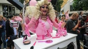 Drag Queen uzyskał w sądzie milion dolarów odszkodowania od prawicowego blogera