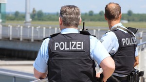 Niemiecka policja zastrzeliła nożownika po ataku na prawicowy protest