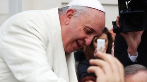 Watykan wyjaśnił słowa Franciszka o "białej fladze" w kontekście Ukrainy