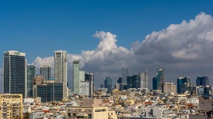 Tel Aviv: wjechał samochodem w tłum i zaatakował ludzi nożem