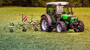 Jest wyrok w sprawie komornika, który sprzedał ciągnik sąsiada dłużnika