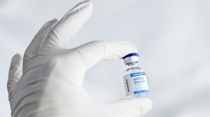 Nowe badanie: Szczepionki przeciw COVID-19 powodują 200-krotnie wyższe ryzyko zakrzepów mózgu niż inne szczepionki
