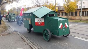 Foto. Wideo. Defilada Historyczna „Drogi do wolności" na warszawskiej Pradze