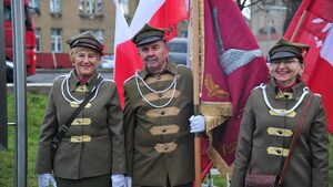 Tablica poświęcona TG „Sokół” odsłonięta w Lesznie w 101 rocznicę wybuchu Powstania  Wielkopolskiego - fotogaleria