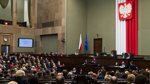 Zaskakujący sondaż. Ogromny spadek poparcia dla jednego ugrupowania