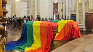 Arcybiskup uprawiedliwia flagi LGBT na trumnach w meksykańskiej katedrze