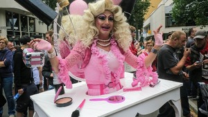 Drag Queen uzyskał w sądzie milion dolarów odszkodowania od prawicowego blogera