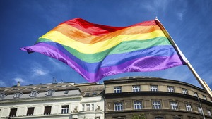 LGBTQ dostali szału – słowacka lewica nie chce w kibelkach „helikopterów bojowych” tylko mężczyzn i kobiety (FELIETON)