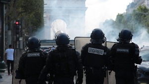 Francja: ponad 400 rannych policjantów w protestach