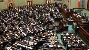 Posłowie przyjęli kontrowersyjną uchwałę. Czy o polskiej armii decydować będziemy w Polsce?