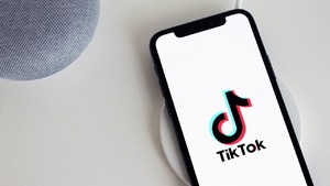 Projekt ustawy potencjalnie zakazującej TikTok w USA w Kongresie