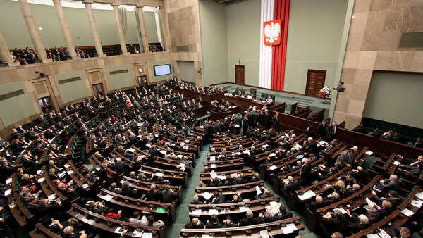 Zaskakujący sondaż parlamentarny. Minimalna różnica na czele!